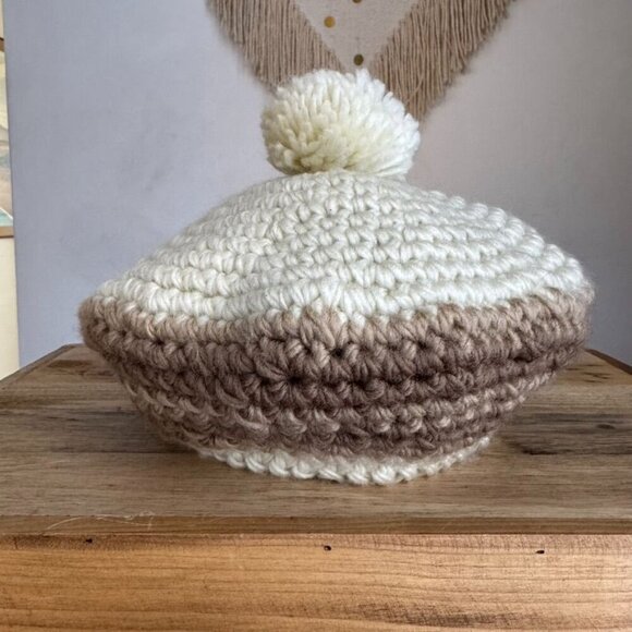 70s Vintage Betmar Made In Japan Ivory Tan Brown Crochet Baret Top Pom Pom Hat - Picture 4 of 9